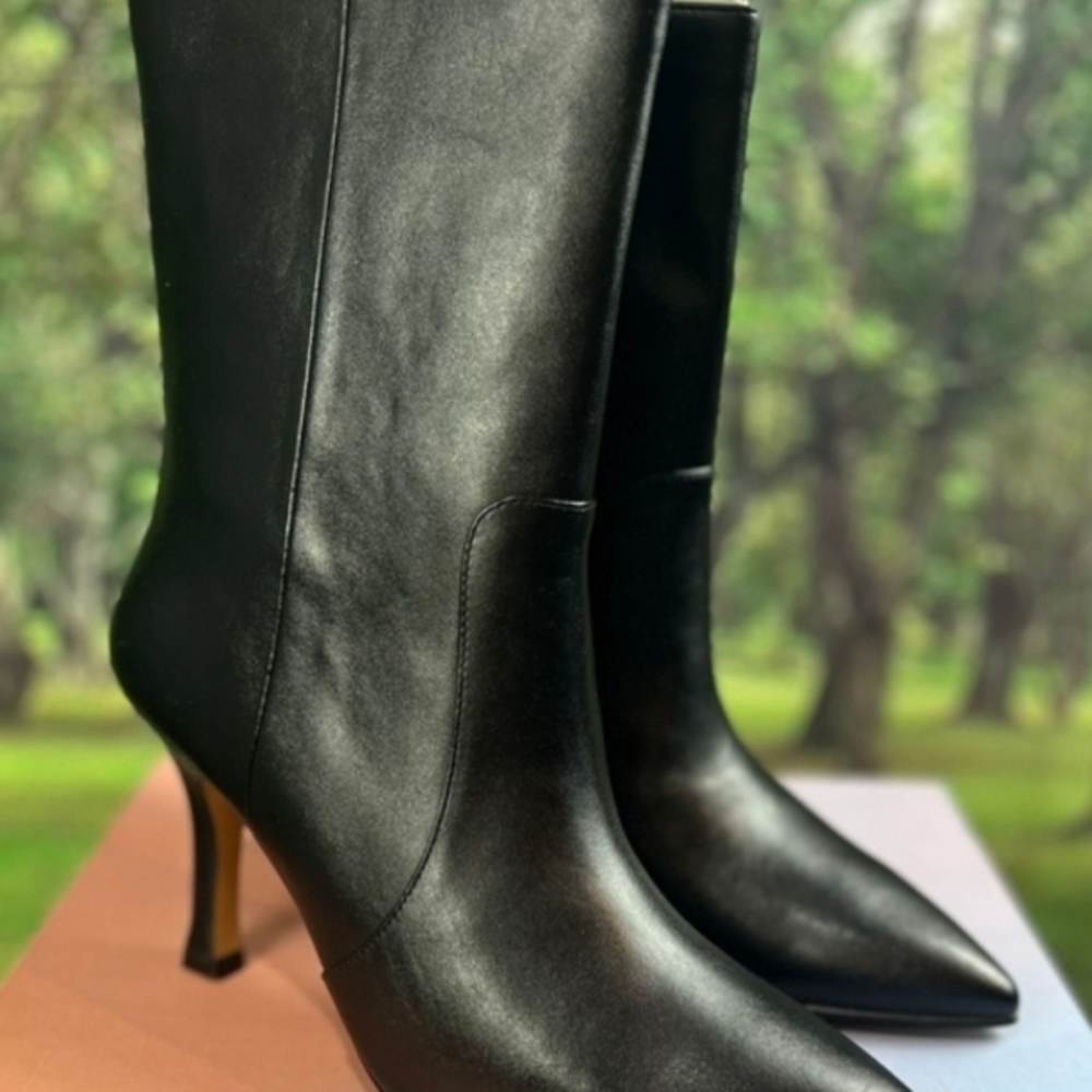 Sleek Black Heeled Boots for Women